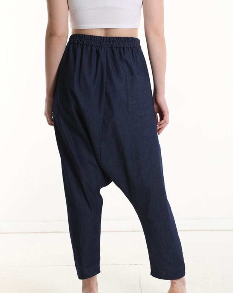 Pantalon en Coton en denim sarouel avec poches avec élastique.