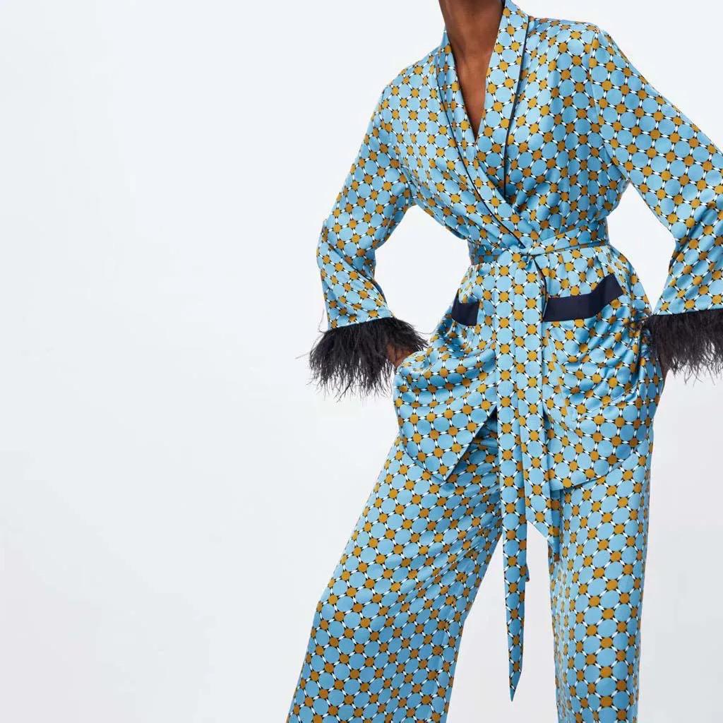 Veste Kimono imprimée bleue avec manches en plumes jambes larges pantalon ample femmes.