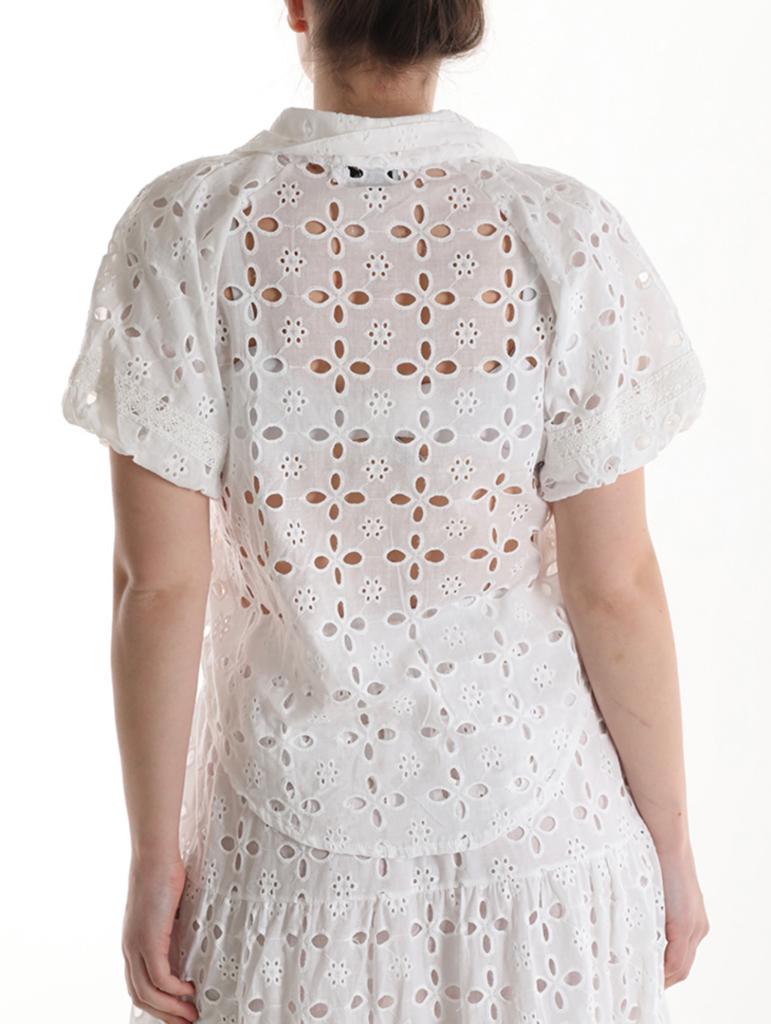 Chemise en Coton manches bouffantes broderie anglaise.